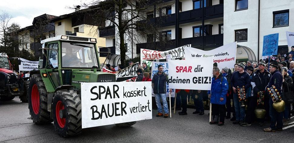 Bauern wehren sich gegen „Feudalherrschaft“!
