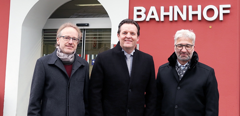 Neuer Vorplatz am Bahnhof Jenbach