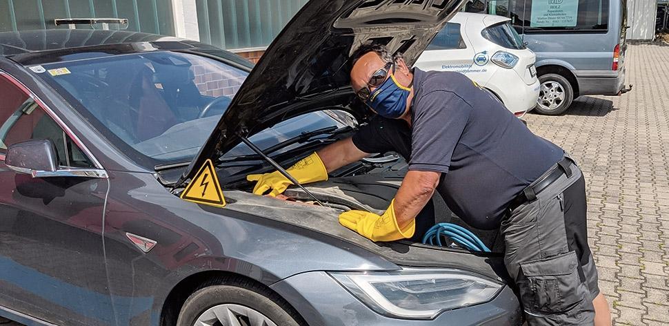 TESLA: Billig-Speicher zieht E-Flitzer den Stecker!
