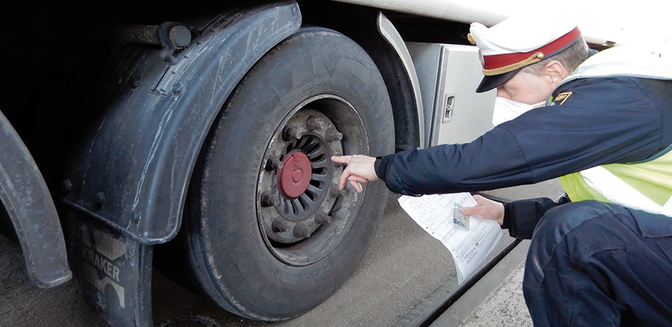 Kein Entkommen für Mängel-LKW in Radfeld