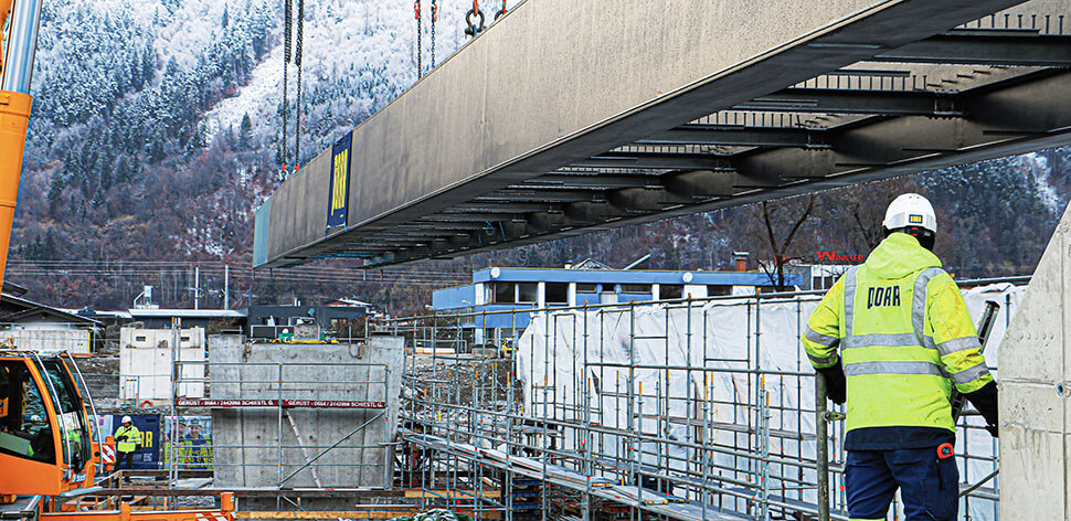 Radbrücke: Erster Teil erfolgreich eingehoben