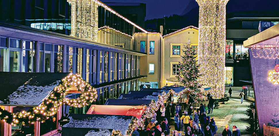 Advent in Schwaz: Der Baum leuchtet wieder