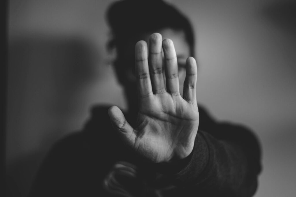 Einfaches Hilfezeichen für den Gewaltschutz